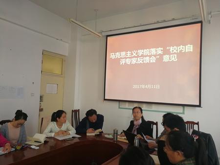 陈玲院长在宣读《集体备课制度》新要求