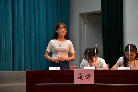外国语学院代表队正在发言