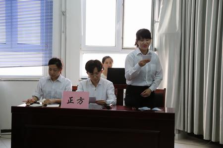 音乐学院选手正在向对方发问