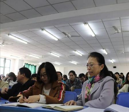 陈玲院长在讨论会上讲话