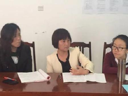 评议组教师刘朝华正在发表点评