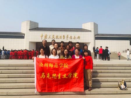 马克思主义学院教师合影