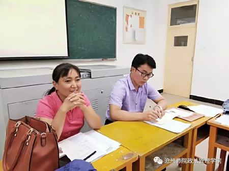 邵青艳老师在授课